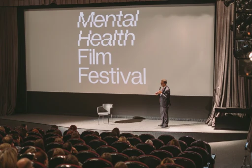Показ Mental Health Film Festival на экране в зале